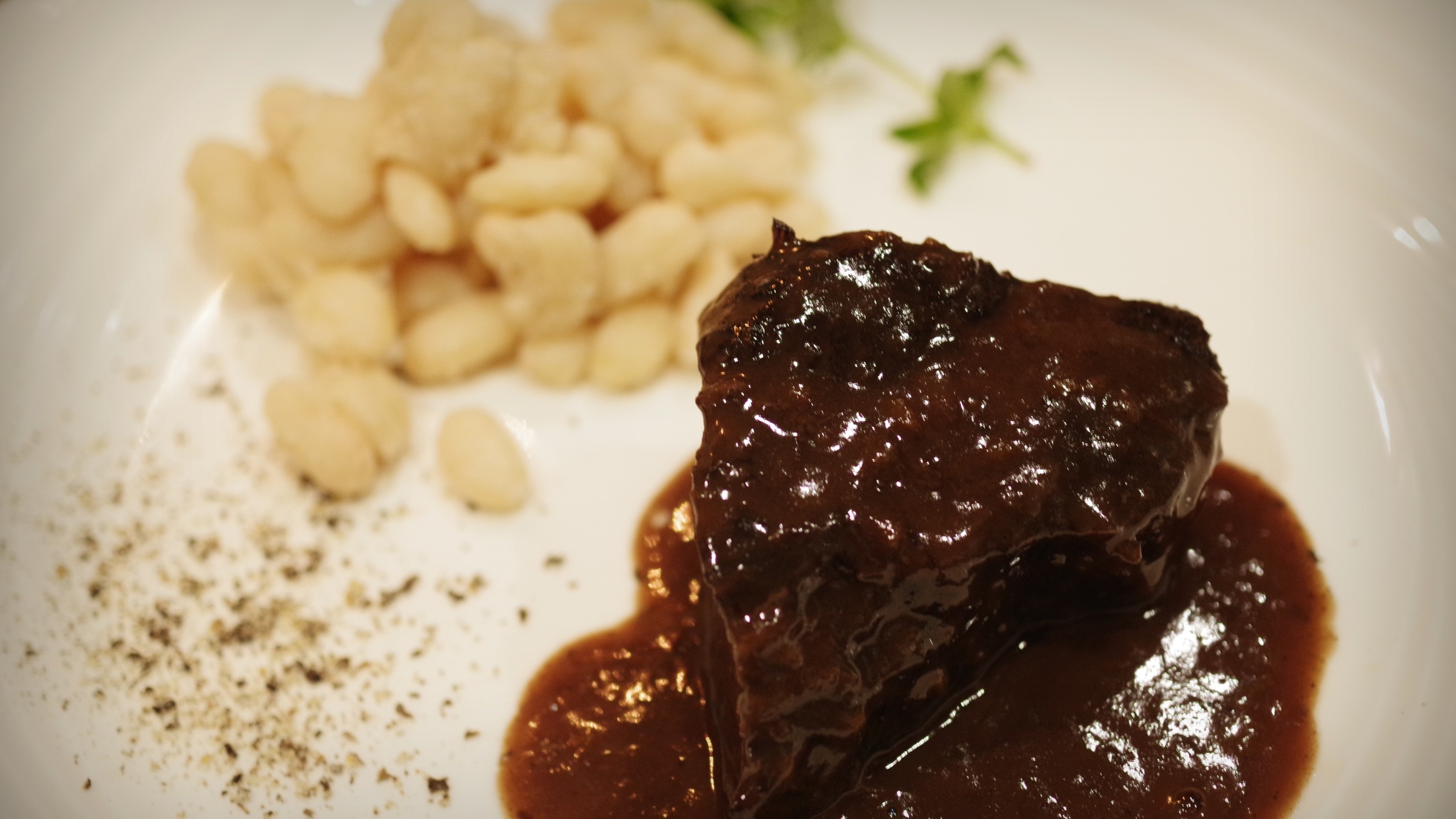 豊かな森の傍らで温泉とナチュラルコースディナーを堪能 ♪{全５皿コースディナー}