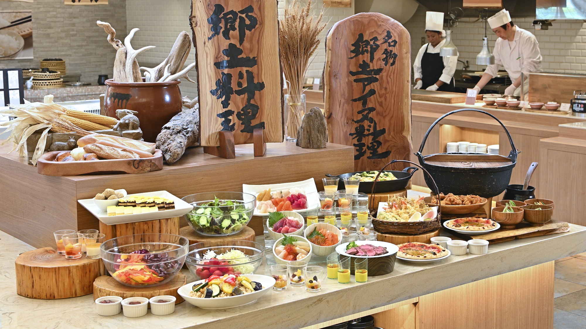 【夕食ビュッフェ】和食・洋食・中華の他、郷土料理やオリジナル海鮮丼が楽しめる♪