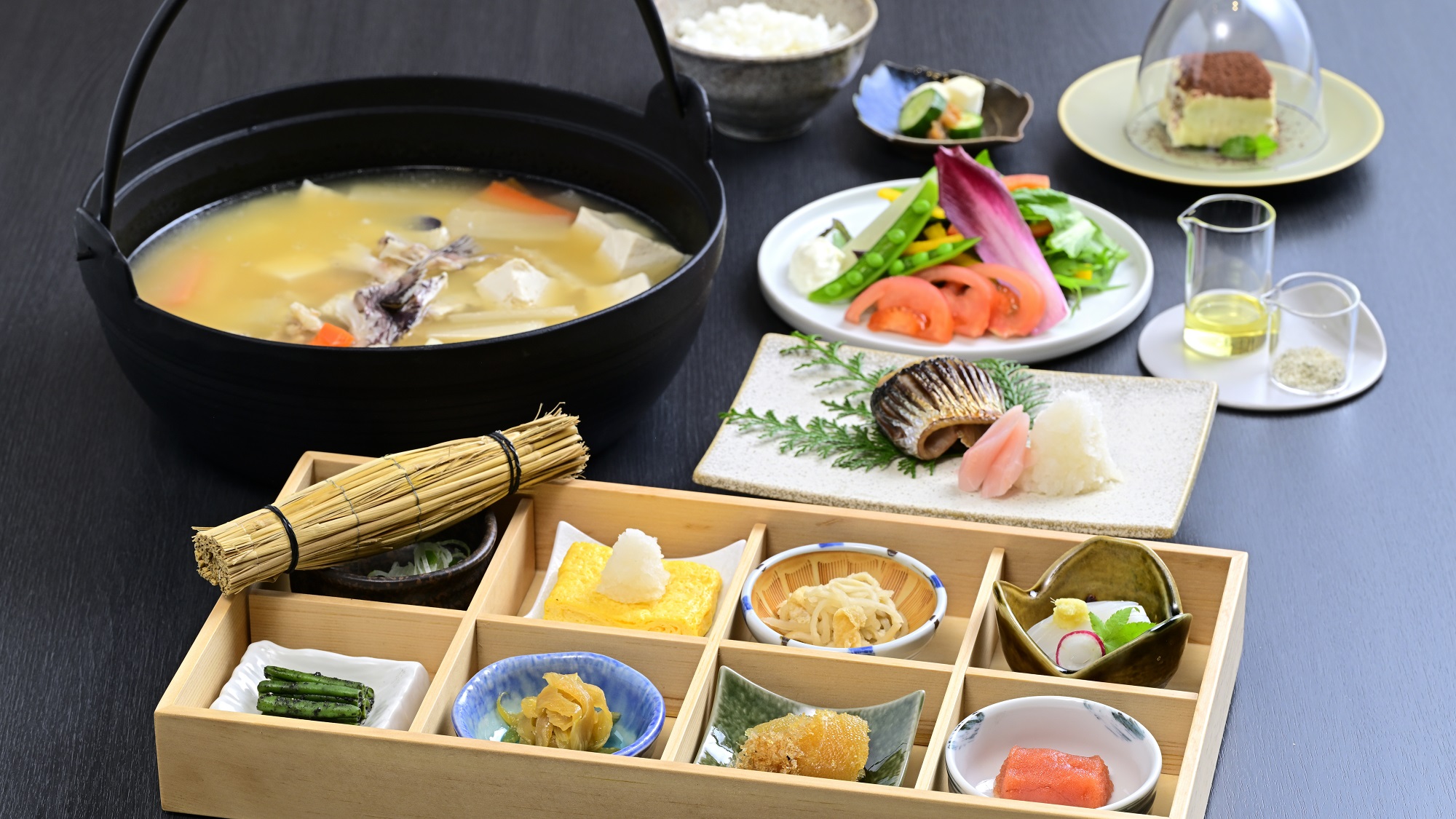 【囲炉裏風ダイニングしらかば】箱盛り和食膳（朝食）