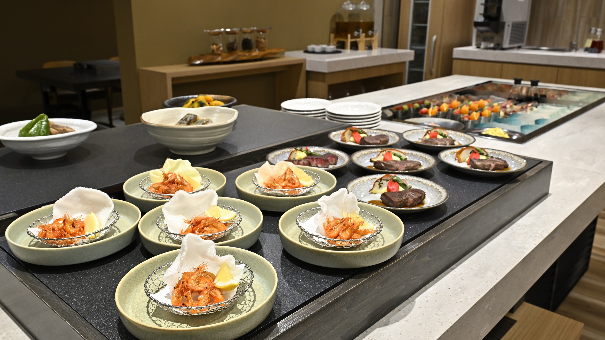 【囲炉裏風ダイニングしらかば】おばんざいコーナー