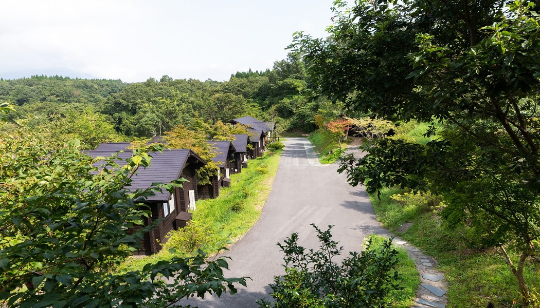 【外観】1棟建ての離れが並びます