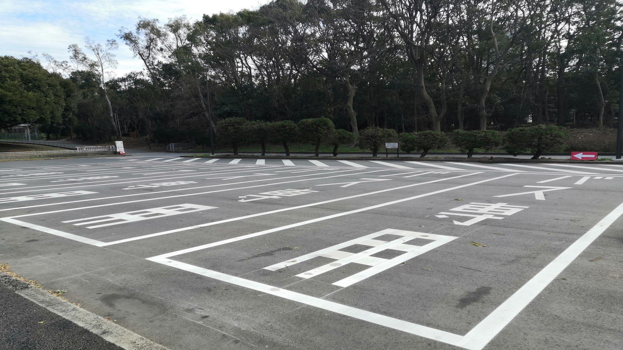 '公園内駐車場大型車レーン