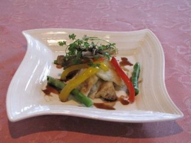魚料理例・・スズキのソテーバルサミコソース