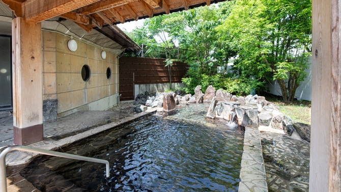 【離れ×グレードアップ2食付】≪一日一室限定≫源泉かけ流し温泉を楽しめる、自分達だけの特別な滞在を