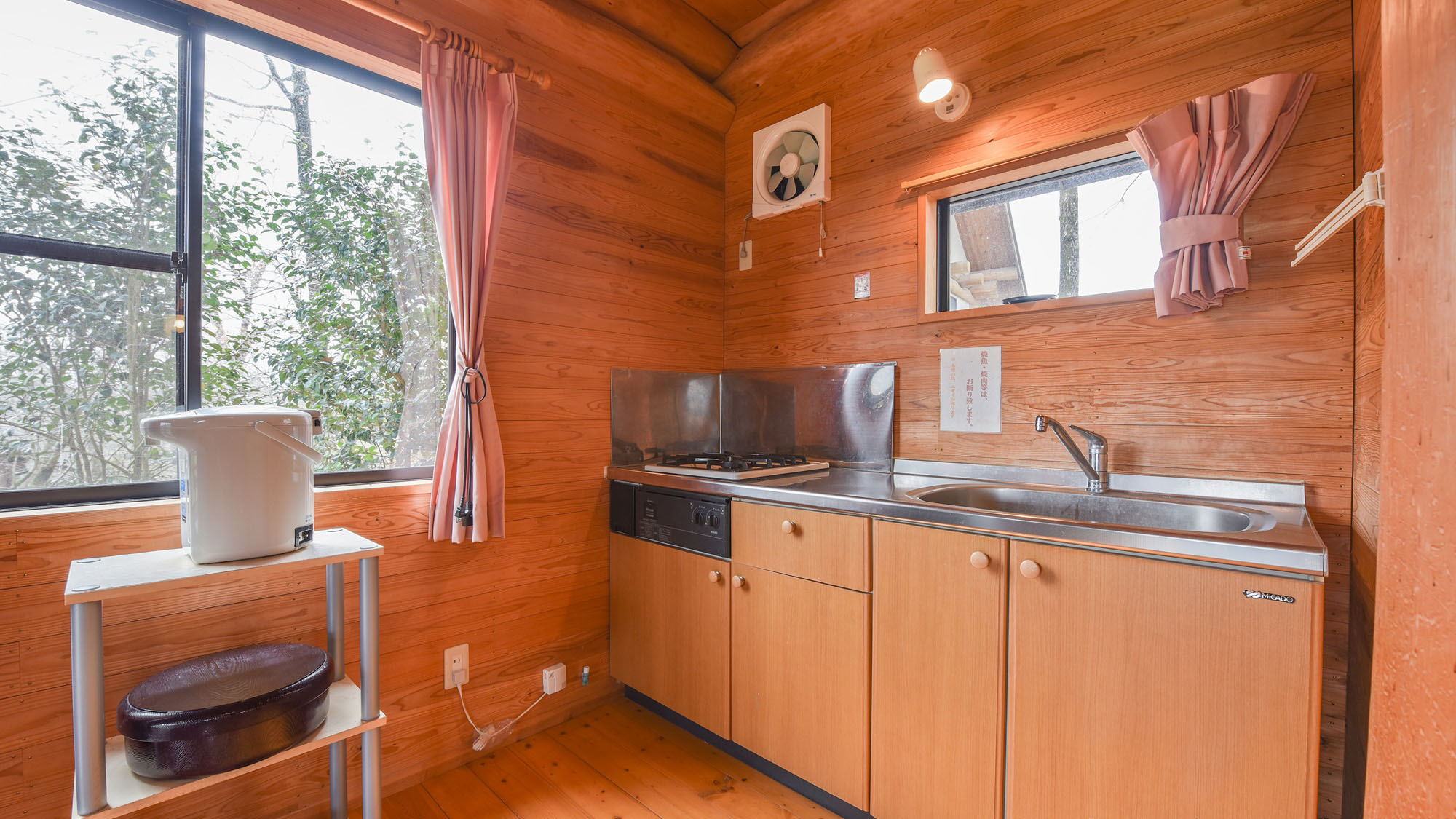 *【ログハウス一例】鍋、やかん、まな板、など無料でご利用いただけます。