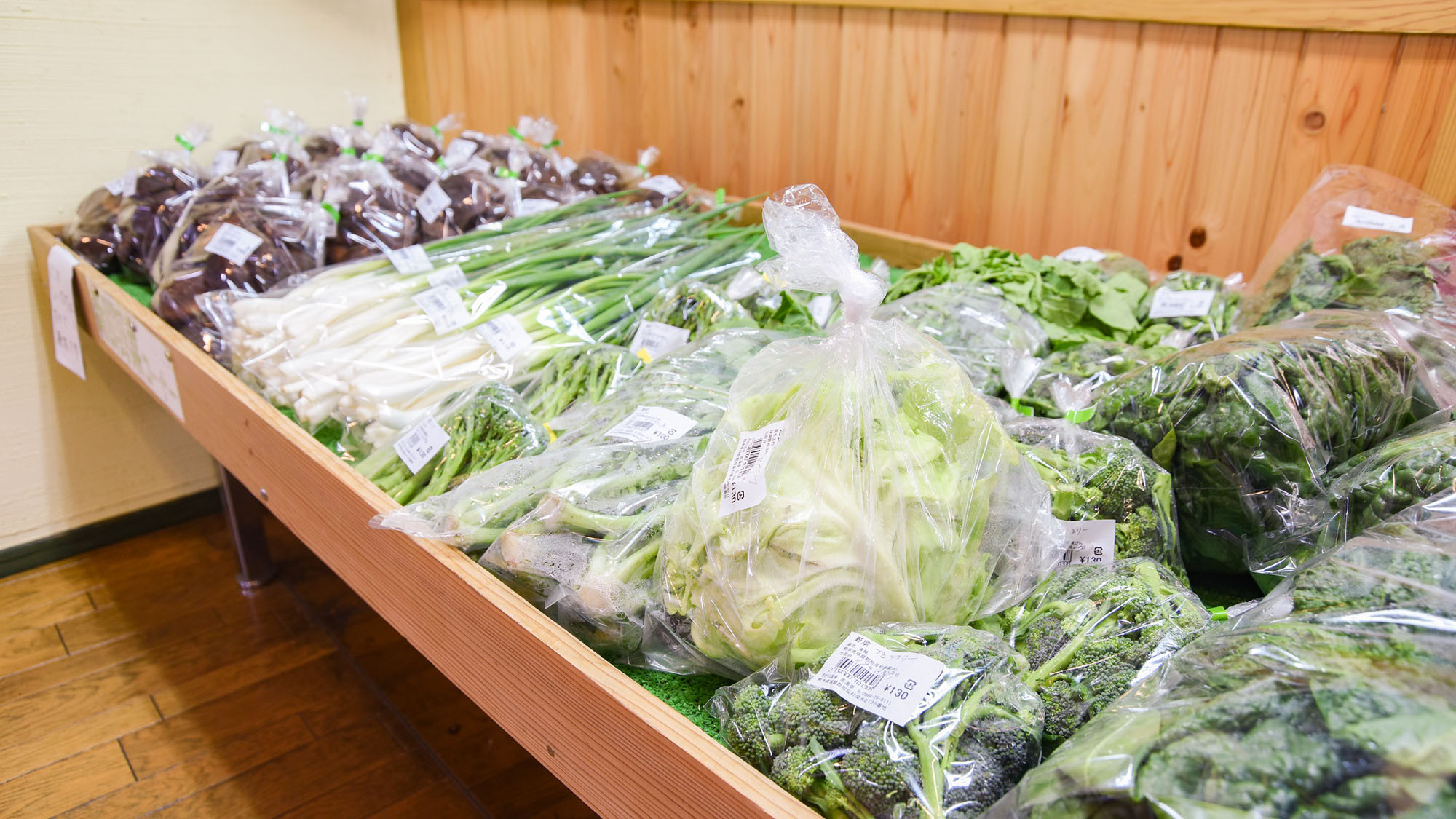 *【お土産処】旬のお野菜を揃えております。