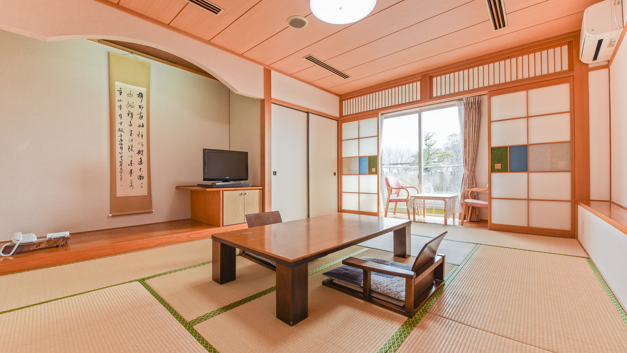 *【和室10畳一例】落ち着いた雰囲気の和室のお部屋。