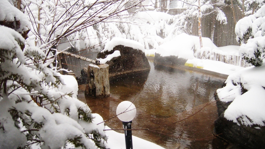 *混浴大露天風呂「枯山水」　冬は雪見風呂に