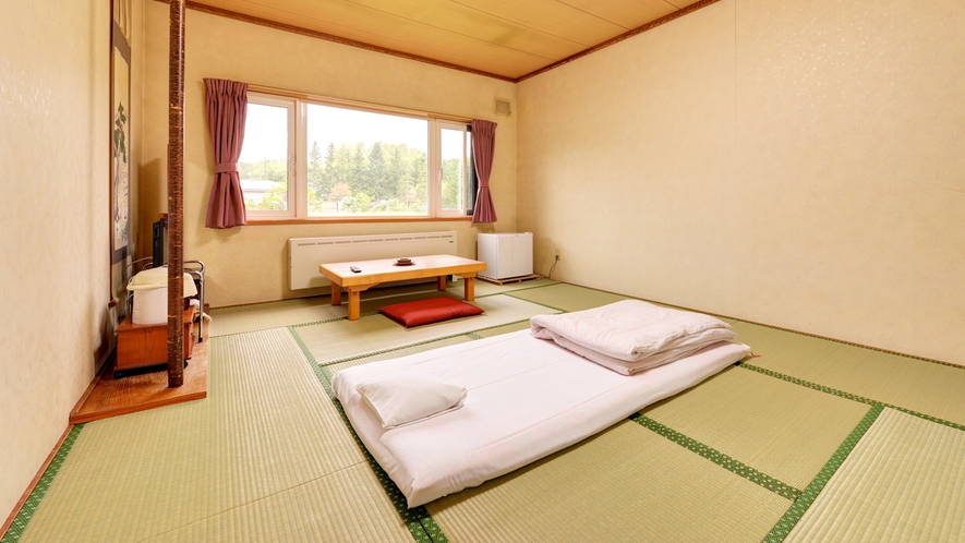 *和室8畳トイレ付（客室一例）/心なごむ和室のお部屋。窓を開けて心地よい北海道の風を感じて。