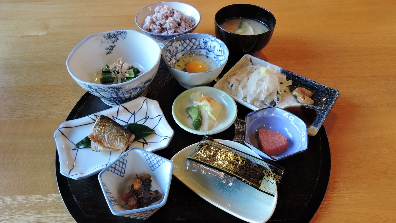 【食べ歩き応援】朝は活きイカ刺しなど女将の朝ごはん＆夜は自分たちで！朝食のみプラン