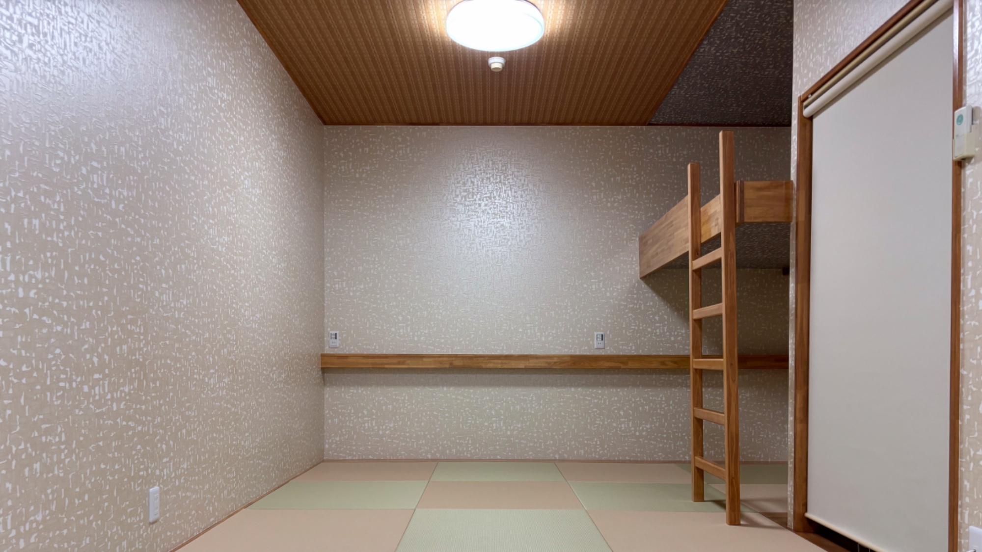 【海側和室11.5畳】テラスとロフトがついた海側の和室。広々としていて6名様でのご宿泊も可能です。