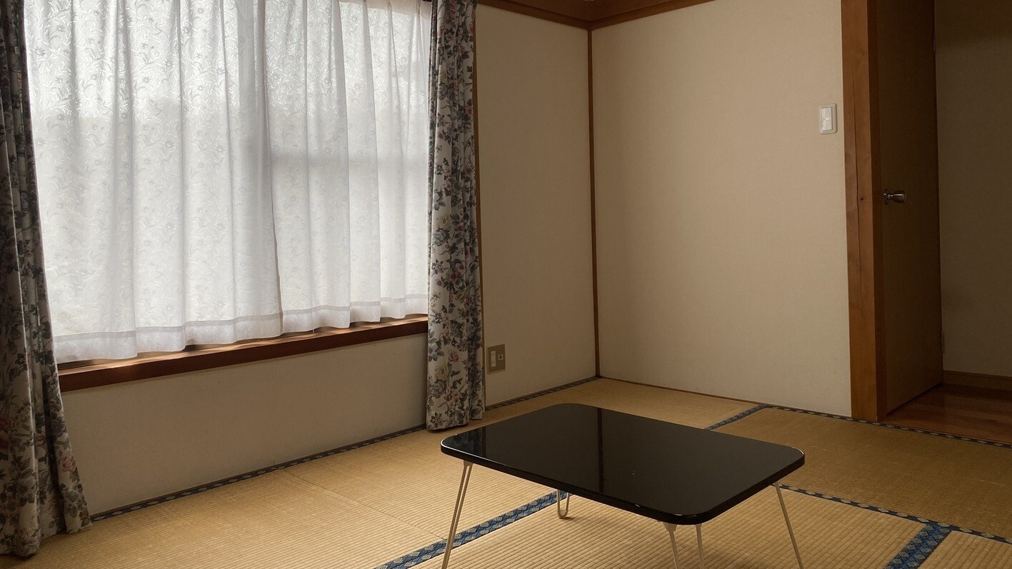 【和室5.5畳】眺望はございませんが、一人旅には落ち着く和室。キレイな眺望はぜひ直接体感を！