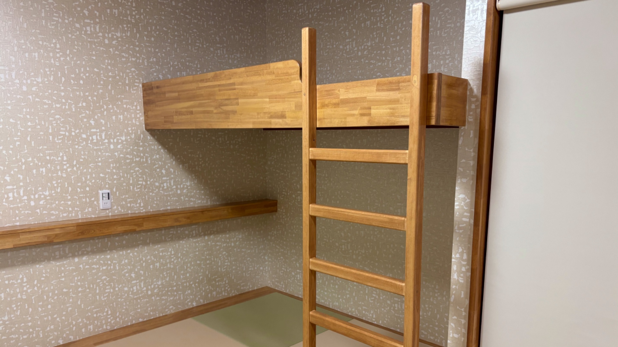 【海側和室11.5畳】ロフトがついているので荷物置きにも2段ベッドとして活用いただいてもOKです！