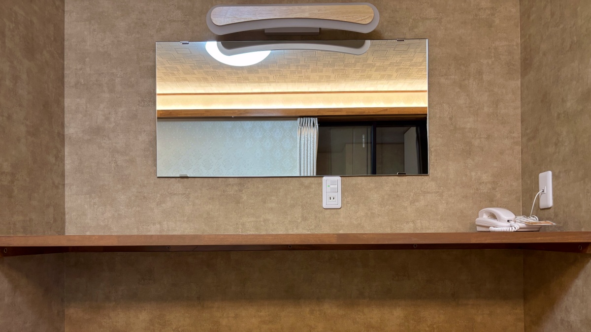 【海側和室7.5畳】新しく化粧スペースを設置しました！広々と利用して身支度してくださいね♪