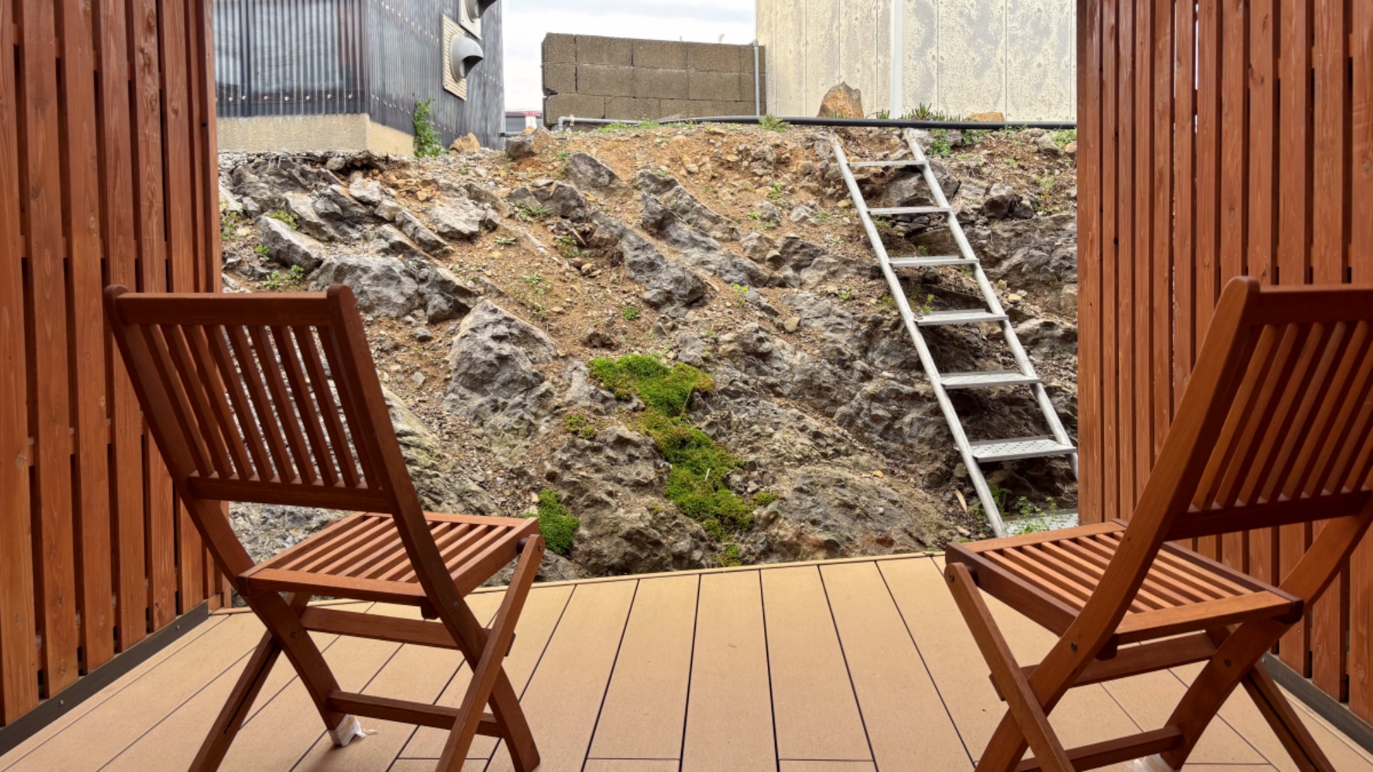 【和室7.5畳テラス付】眺望無しのお部屋ですが、お風呂上がりや夕涼みにご利用いただけます。