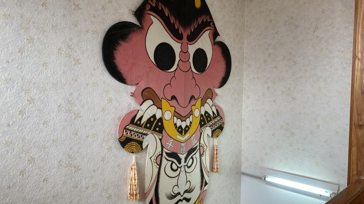 【館内一例】廊下：壁飾りにには、当館の名前が♪ちょっとした飾りもお愉しみいただける一つ！