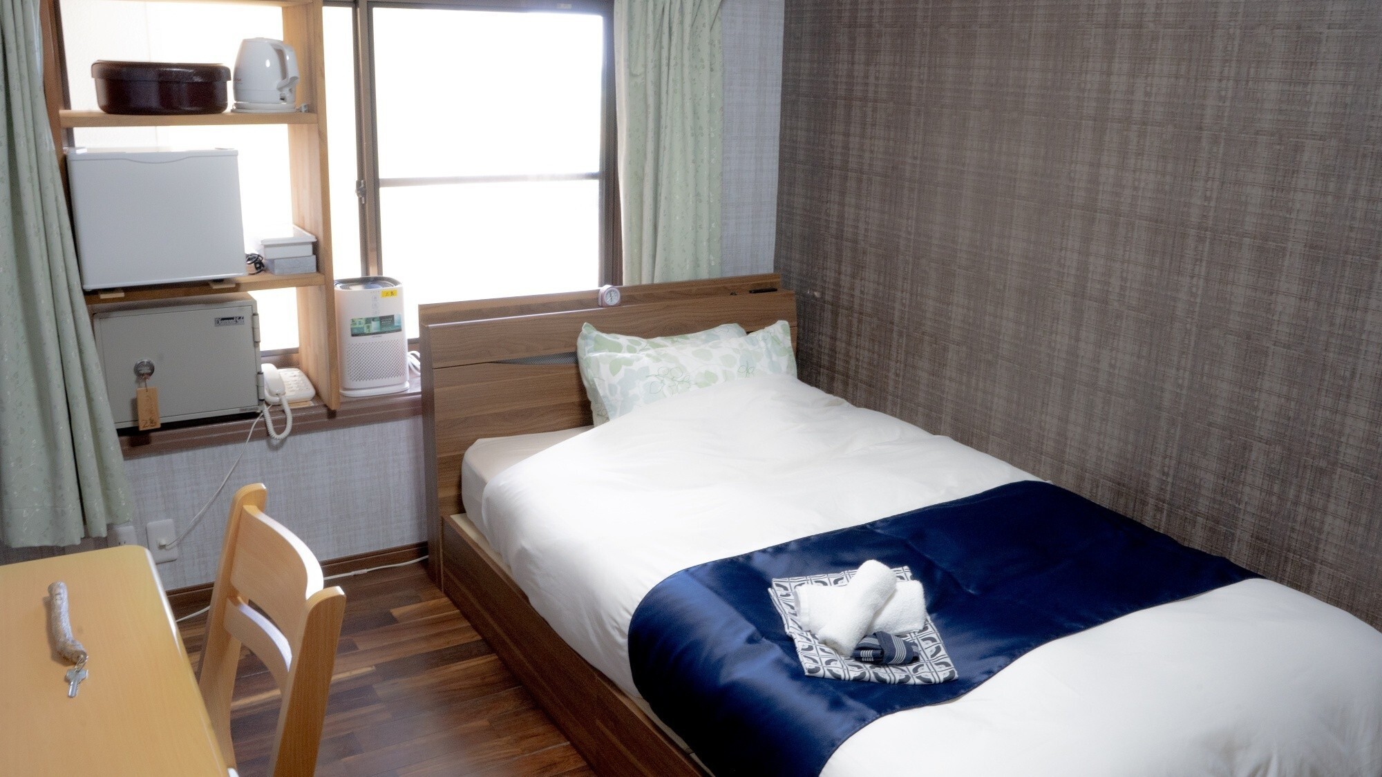 【洋室セミダブル】