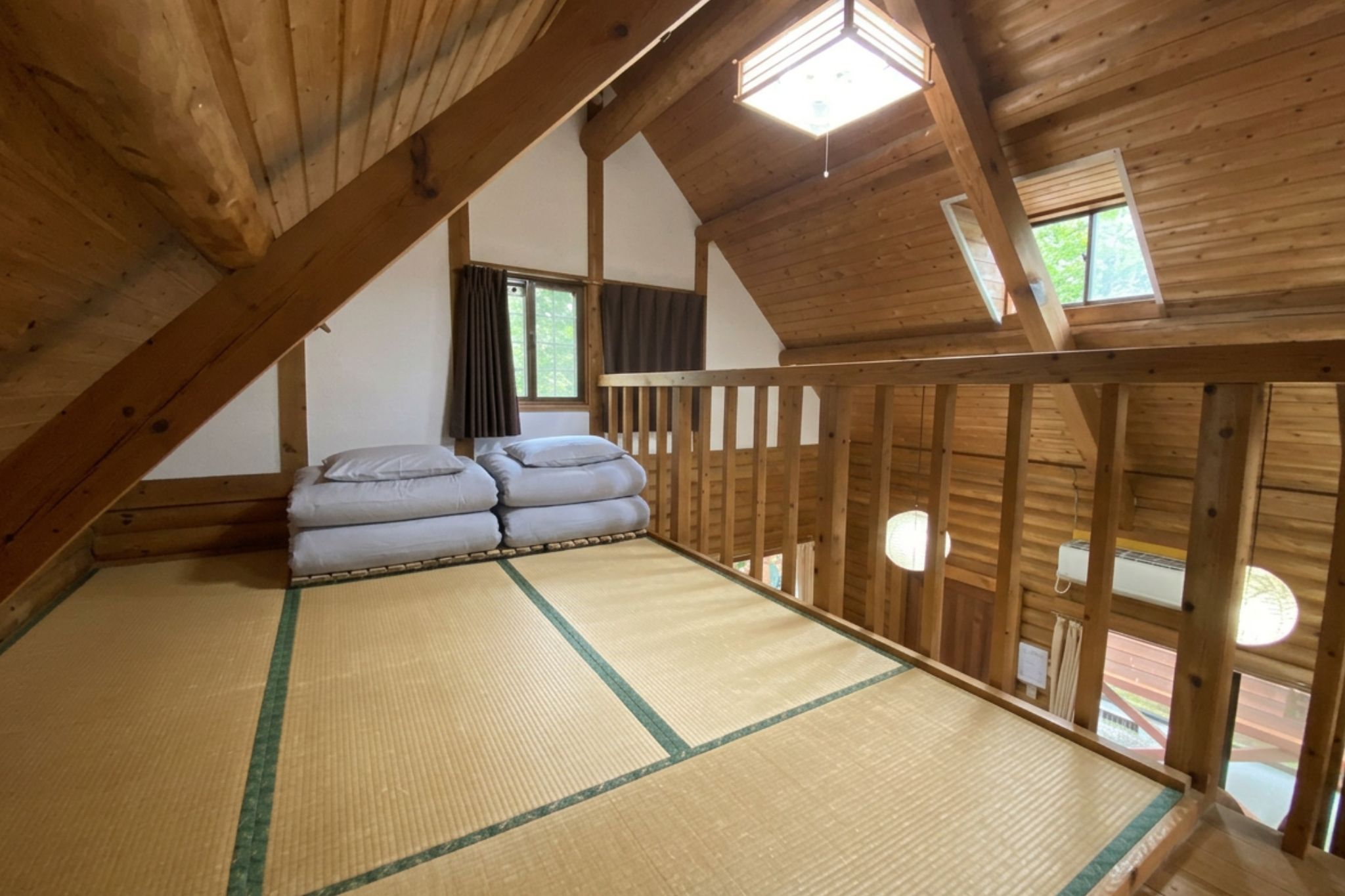 開放感のあるロフト和室。お布団を敷いてお休みいただけます。