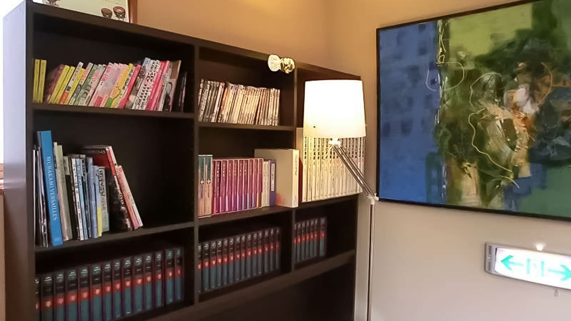 地元の歴史書なども展示致しております。