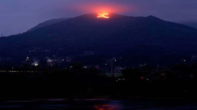 世界文化遺産　平泉　8月16日　平泉大文字送り火