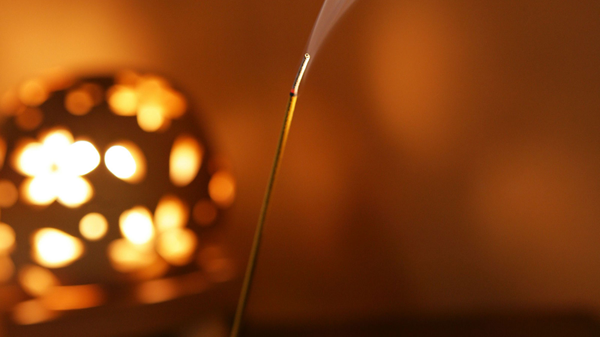 12種類のお香よりお好きなものをお選びいただけます。