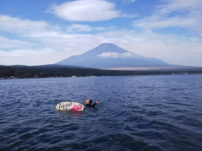 富士山をバックに様々なウォーターアクティビティを♪