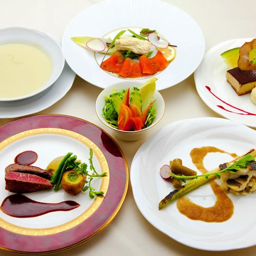 【さき楽30日前〜EarlyBird 30】金谷ホテル伝統のフランス料理と温泉露天（夕朝食付）