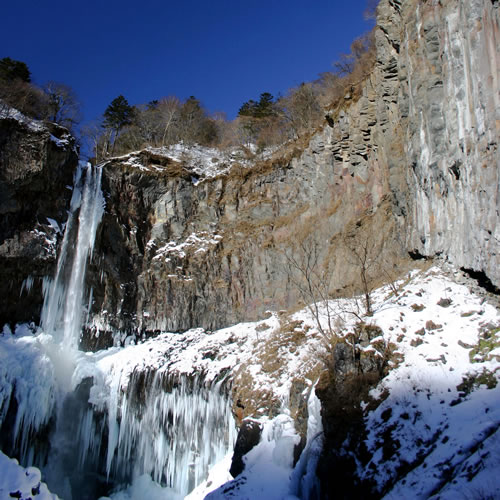 冬の華厳の滝