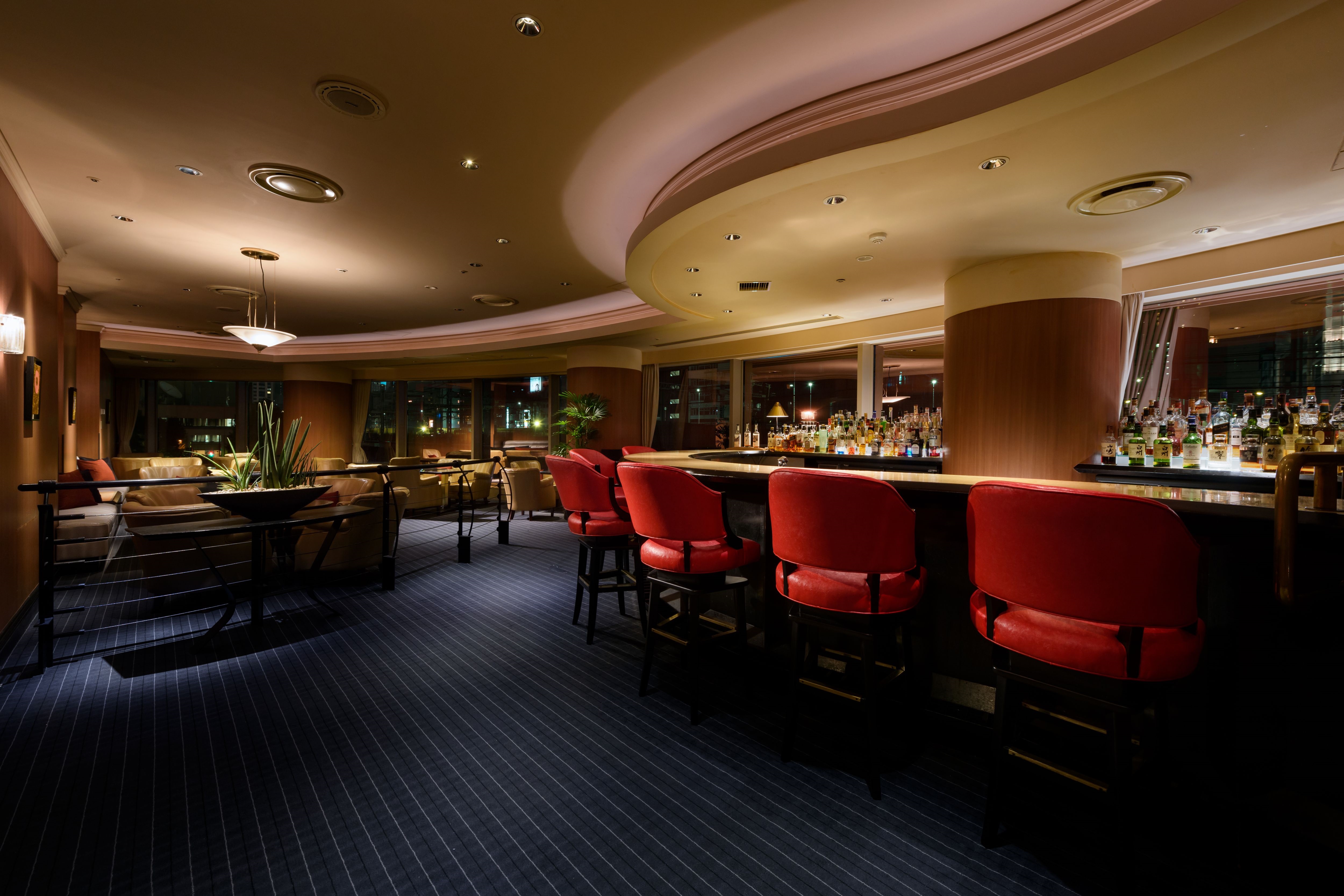 カフェバー「トラックス」