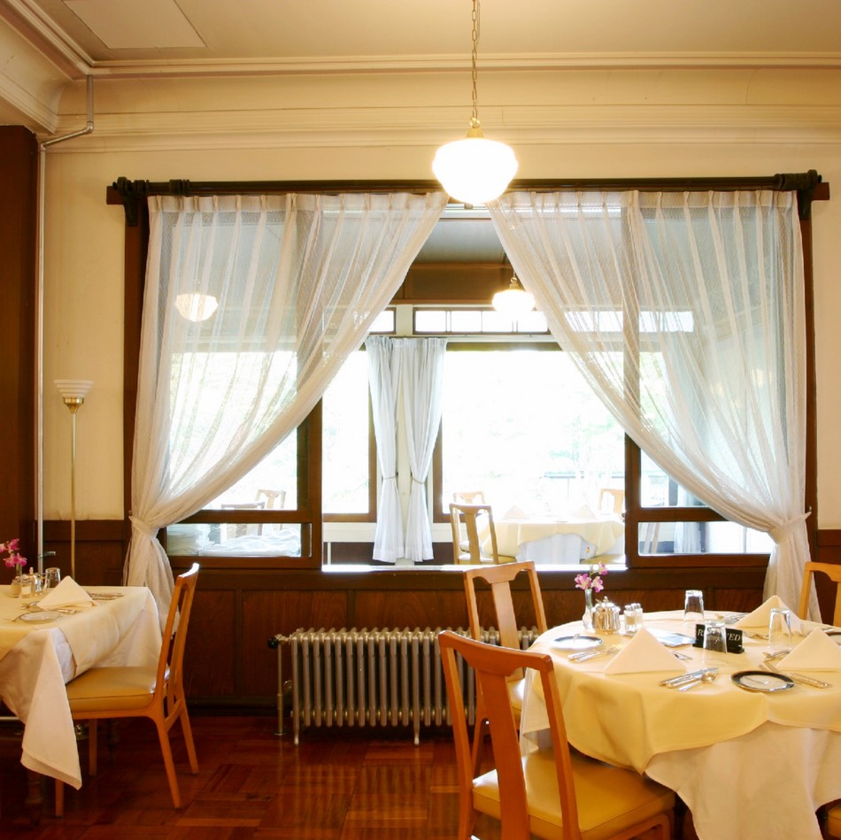 Dining image (looking at the terrace seats)