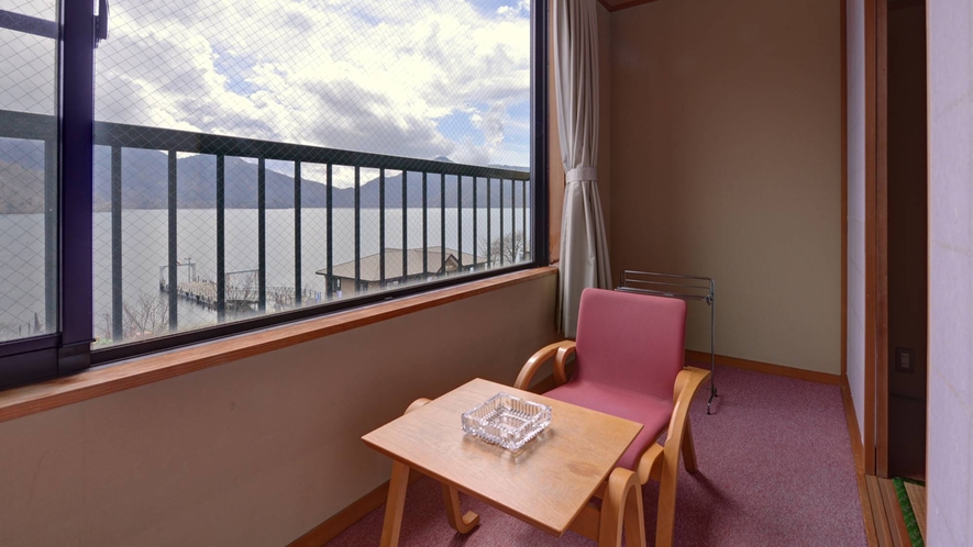 *新館和室10畳/窓からは中禅寺湖を眺めることが出来ます。