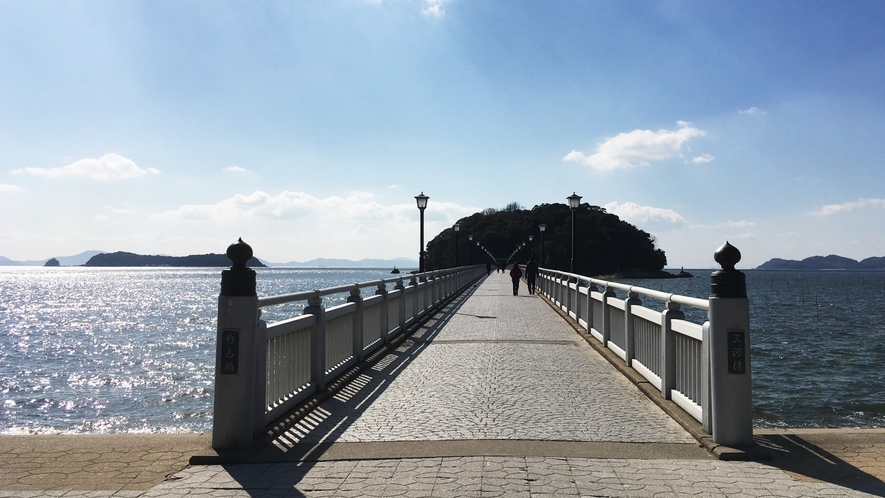 ◆周辺観光「竹島」長さ３８７メートルの橋で陸地と結ばれています（当館より車で9分）