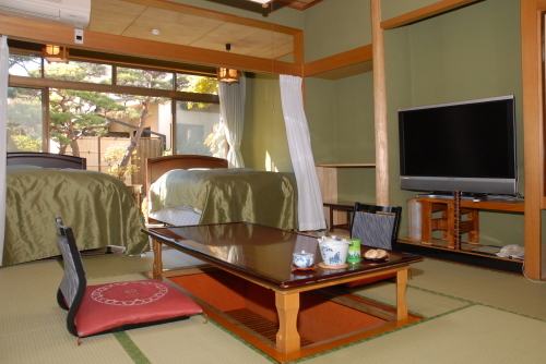 Japanese-style room with bed (example)