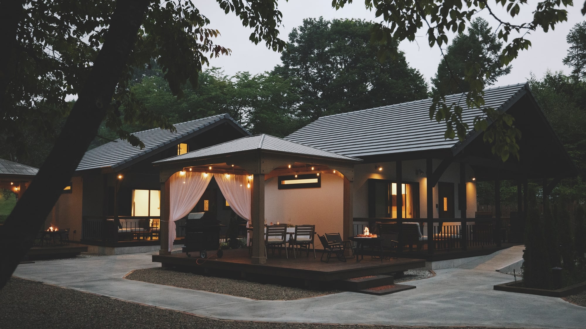 *専用ガゼボ／夜はあなただけのガゼボでゆっくりとグラスを傾けながら焚火を楽しんでみませんか？