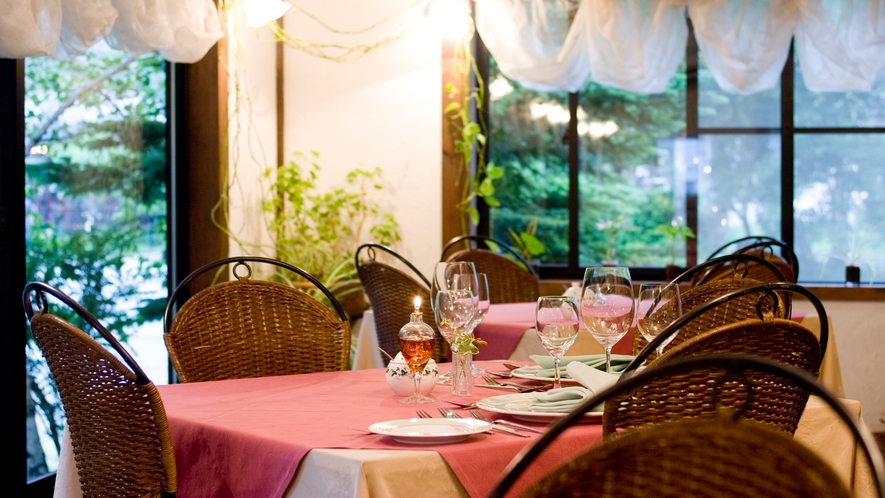 *レストラン／あたたかな雰囲気のカジュアルレストラン「ル・マリアージュ」へようこそ。