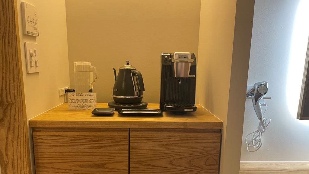 *部屋一例（スイート）／コーヒーマシンやリファドライヤーを備えた独立洗面台など設備も充実！
