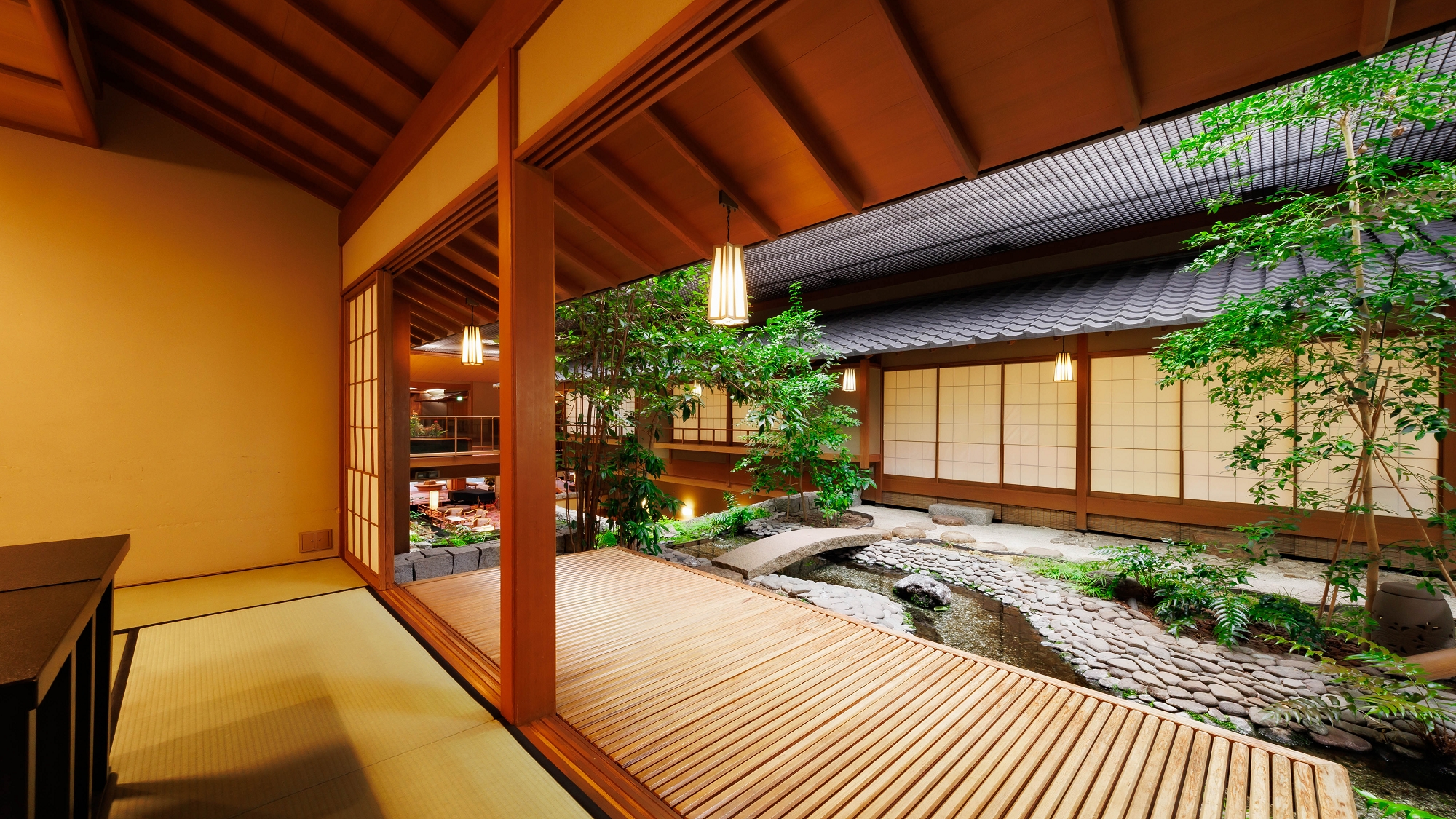 □臨庭料亭「浮城」