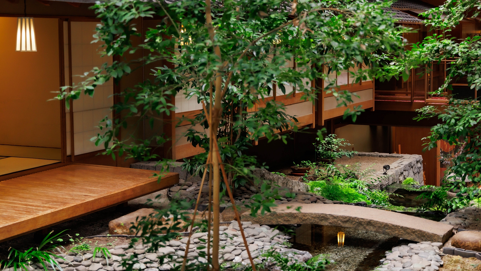 □臨庭料亭「浮城」