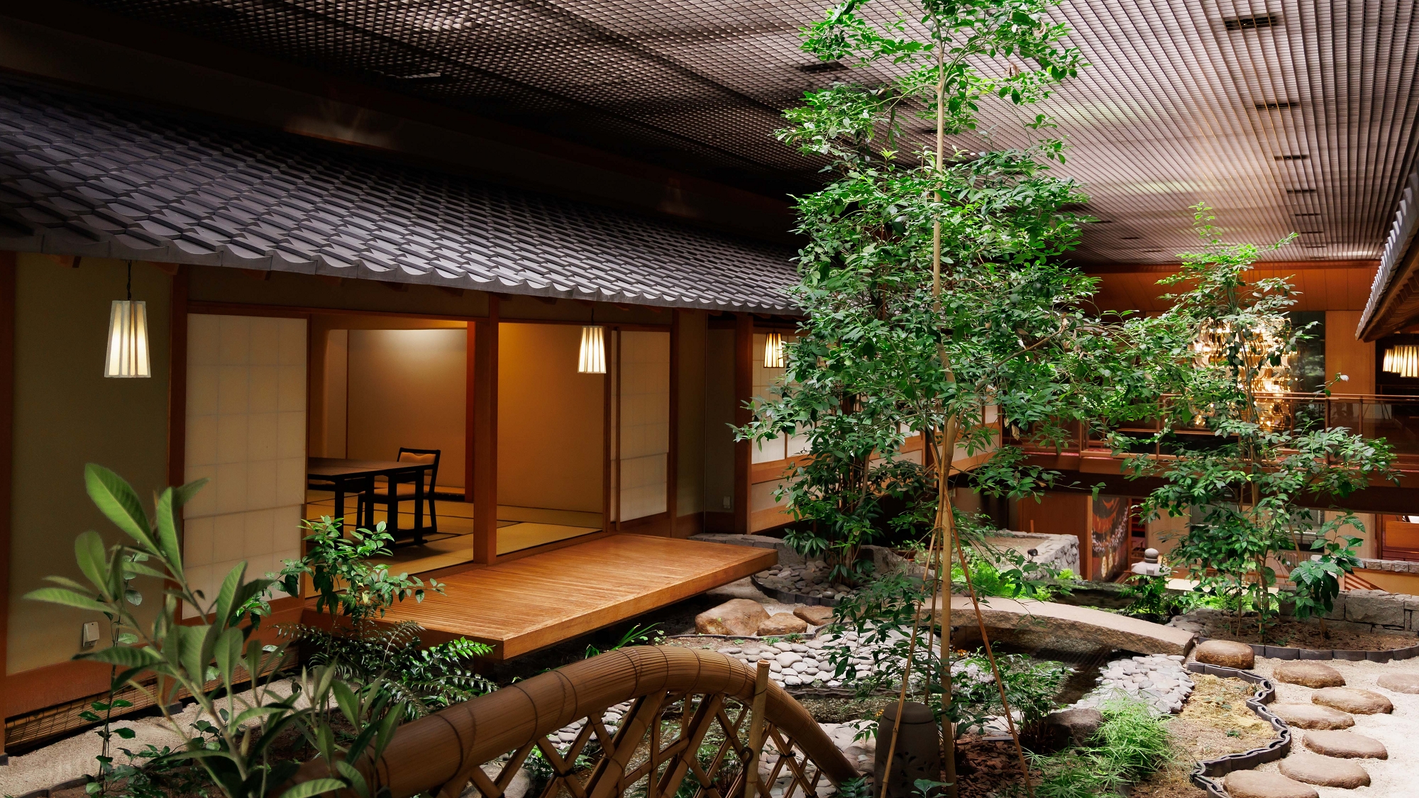 □臨庭料亭「浮城」