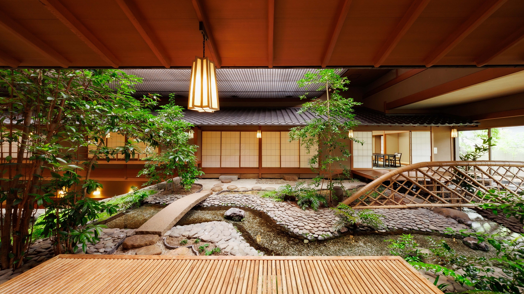 □臨庭料亭「浮城」