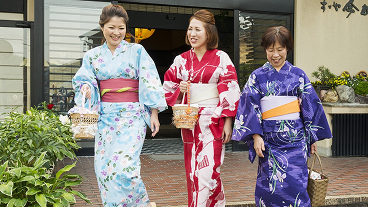 山中の温泉街・渓谷を散策