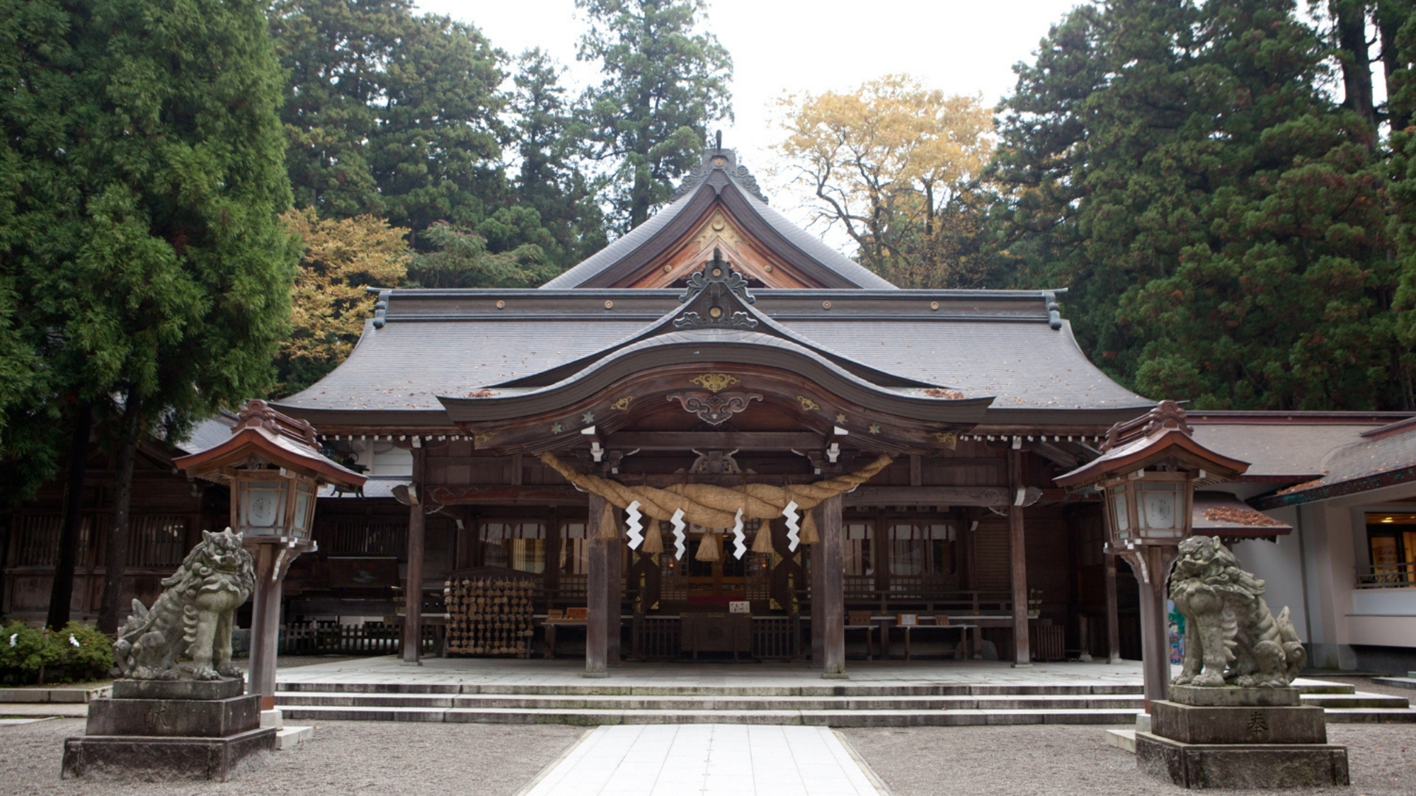 白山比咩神社　お車で55分！幻想的な雰囲気が漂います