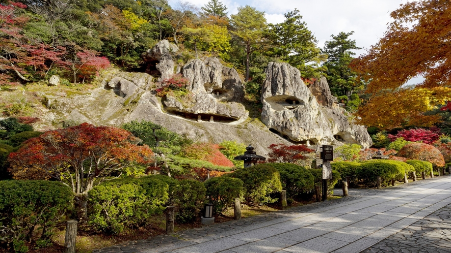 那谷寺　顔に見える岩が印象的。お車で約20分