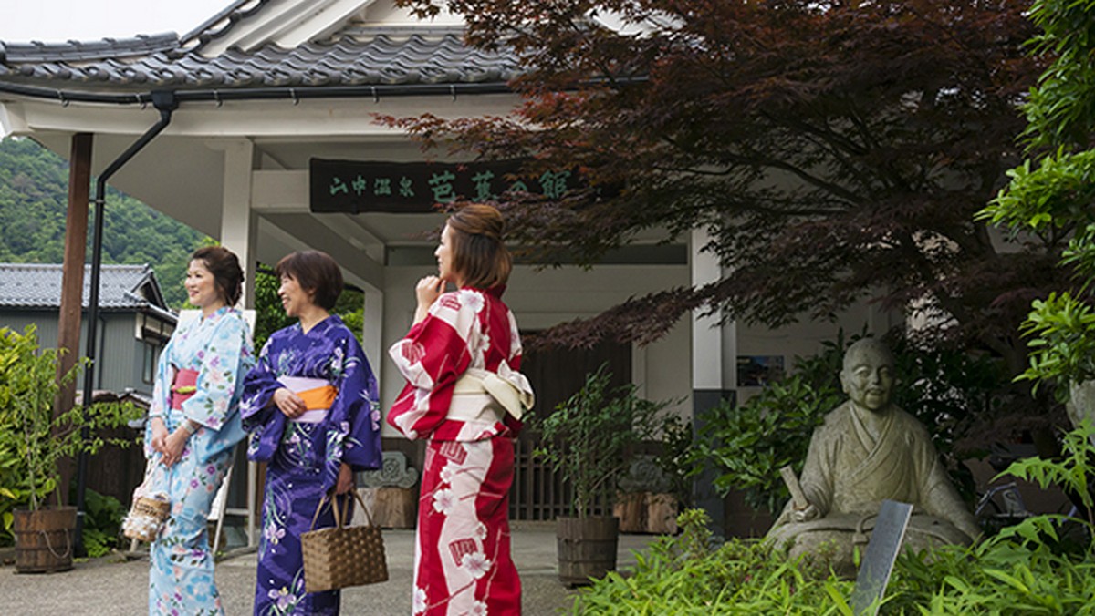 山中温泉 芭蕉の館では松尾芭蕉の資料や山中漆器の作品等も展示されています。