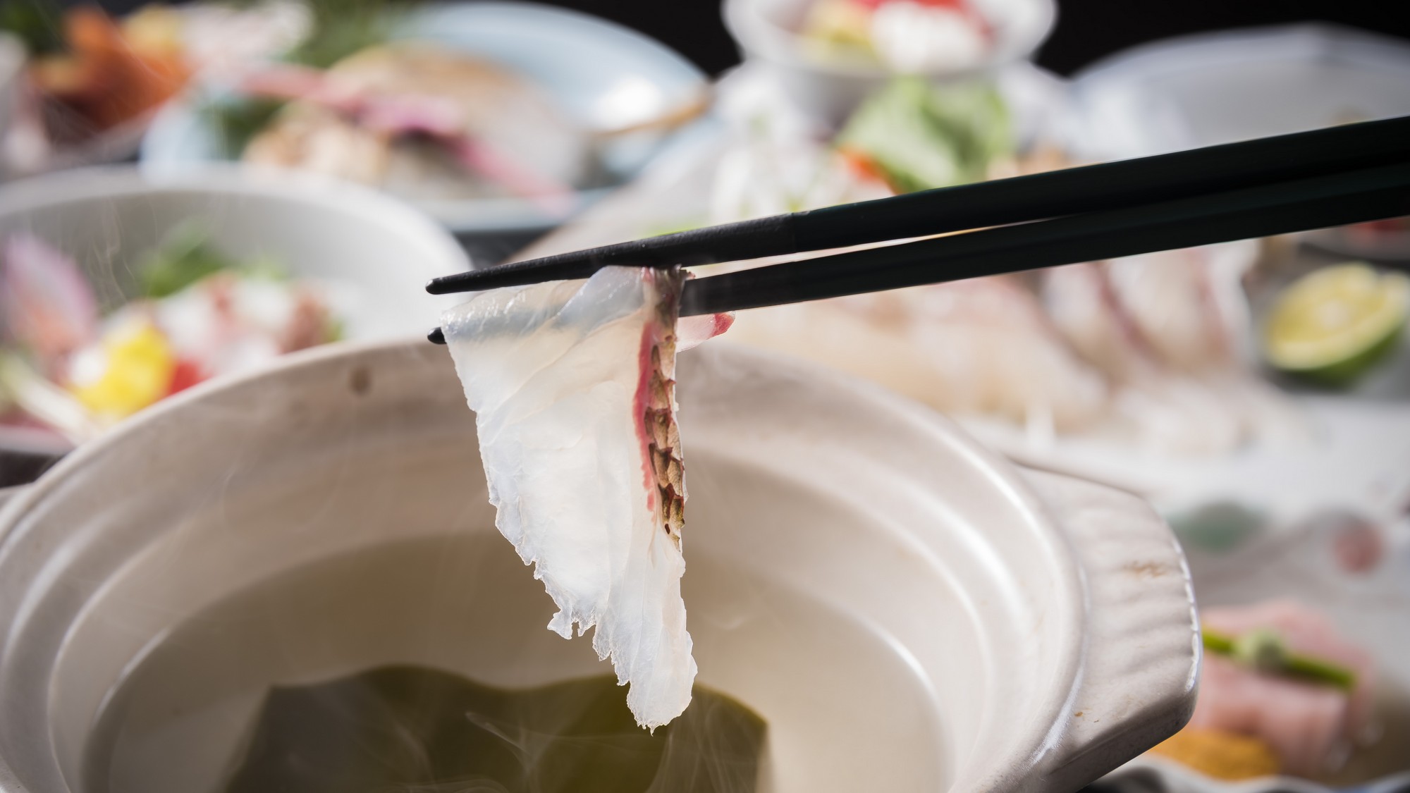 旬の地元食材を中心としたお食事をご堪能ください