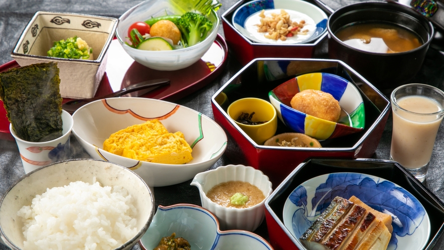 【朝食】地元食材と手作りにこだわった和食膳