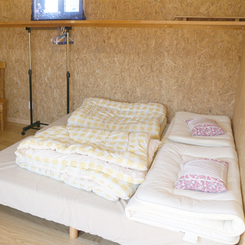 *小屋内/提供舒适的床。只要你愿意，随时都可以休息。 *请自备睡衣。