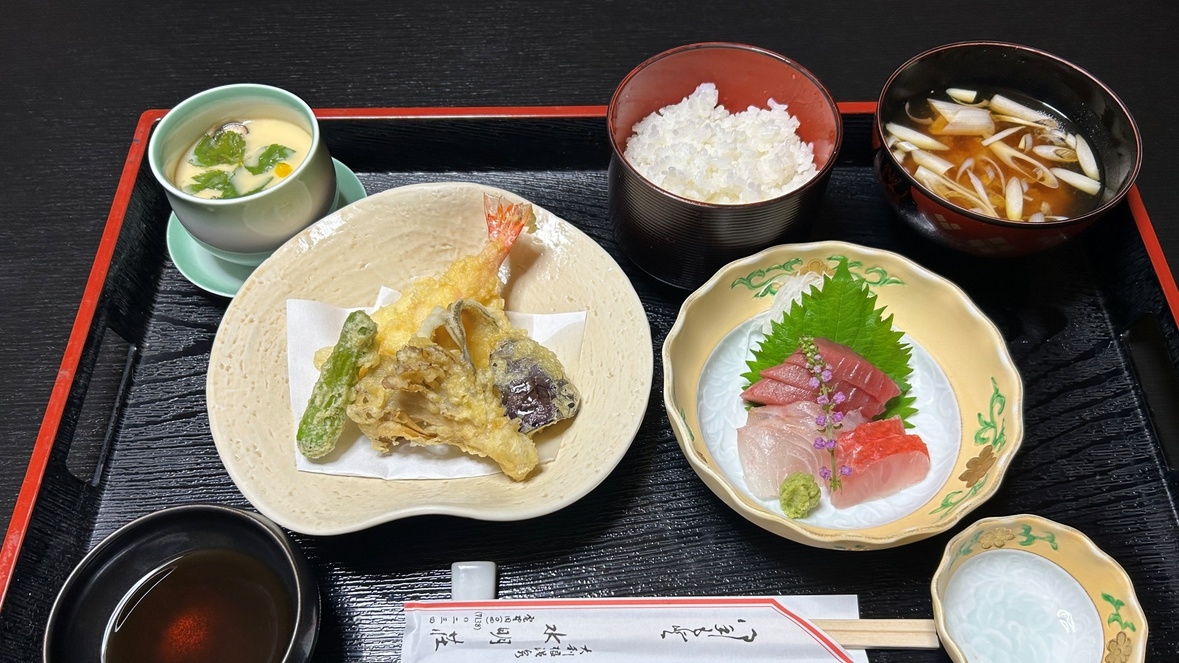 【2食付　夕食定食セット】ご夕食は量控えめお刺身と天ぷらの定食◆お酒が主役！＆ビジネスにも◎