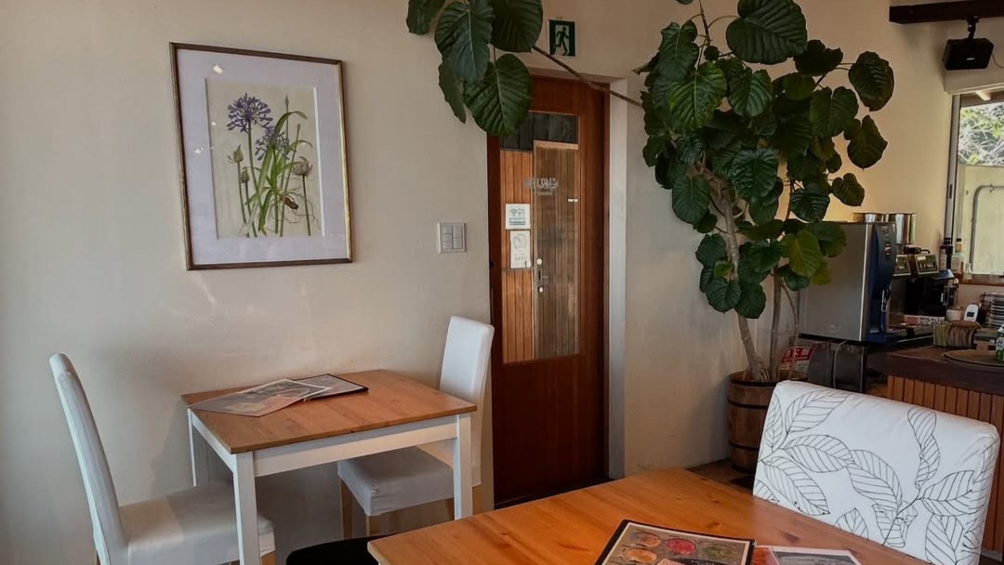 *壱枚乃絵海辺のテラスカフェ（内観）