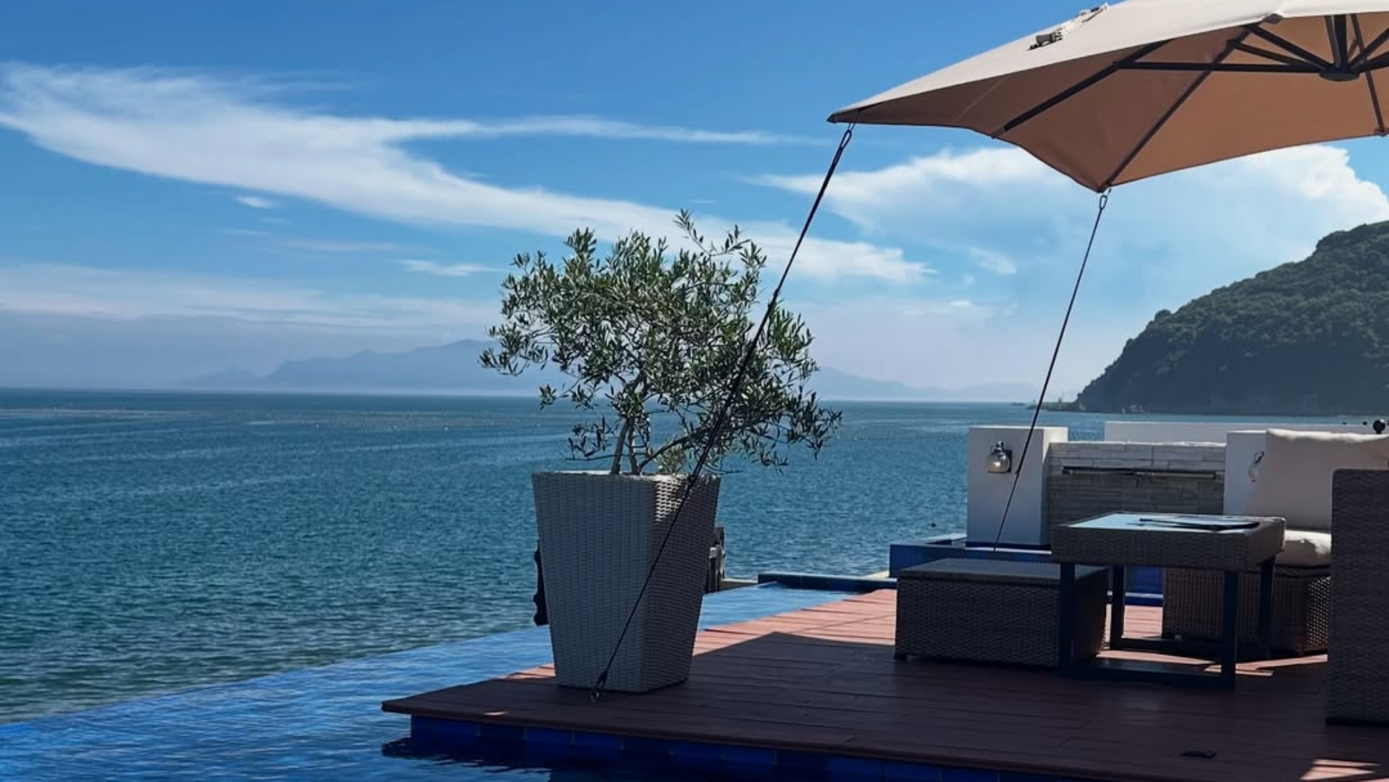 *壱枚乃絵海辺のテラスカフェからの景色